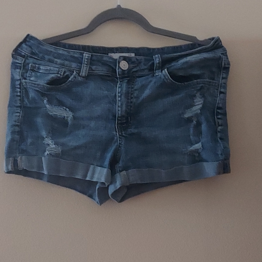 Low rise blue jean shorts